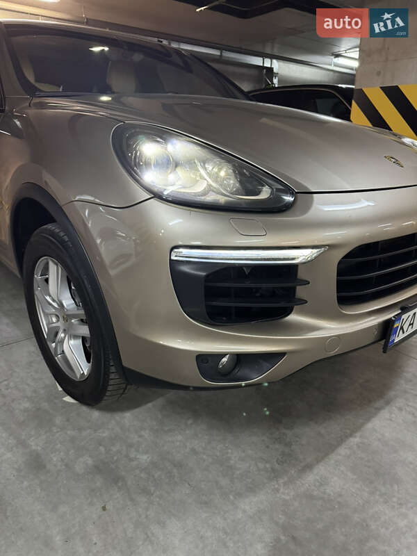 Позашляховик / Кросовер Porsche Cayenne 2015 в Києві