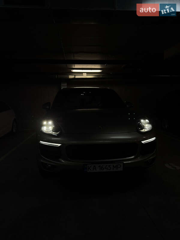 Позашляховик / Кросовер Porsche Cayenne 2015 в Києві