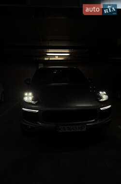 Внедорожник / Кроссовер Porsche Cayenne 2015 в 
