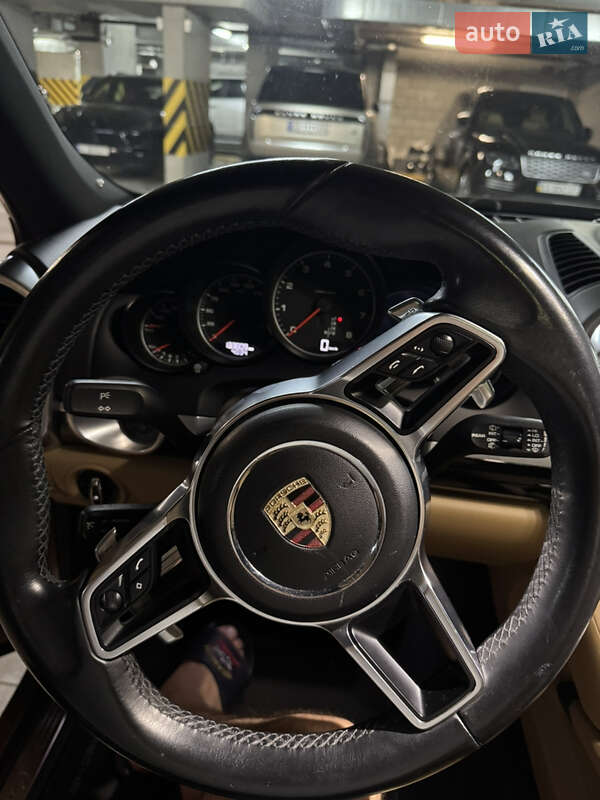 Позашляховик / Кросовер Porsche Cayenne 2015 в Києві