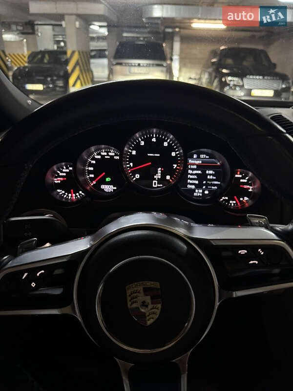 Позашляховик / Кросовер Porsche Cayenne 2015 в Києві