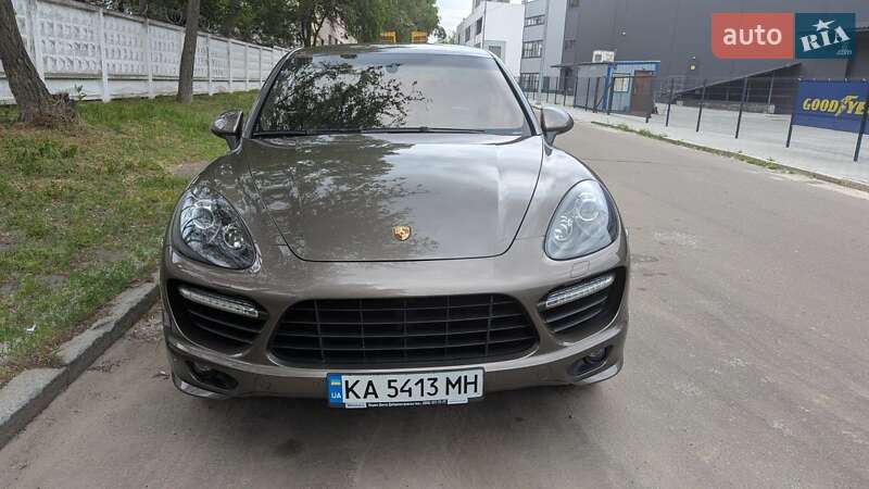 Внедорожник / Кроссовер Porsche Cayenne 2012 в 