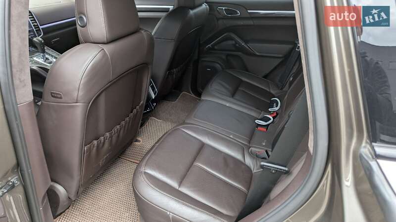 Позашляховик / Кросовер Porsche Cayenne 2012 в Києві