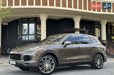 Внедорожник / Кроссовер Porsche Cayenne 2015 в 