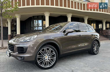 Внедорожник / Кроссовер Porsche Cayenne 2015 в 