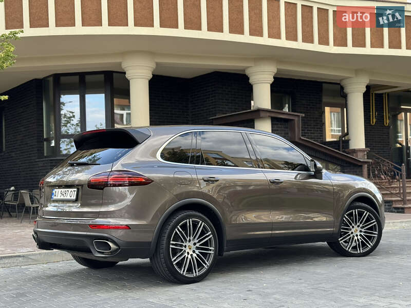 Позашляховик / Кросовер Porsche Cayenne 2015 в Києві