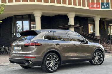 Внедорожник / Кроссовер Porsche Cayenne 2015 в 