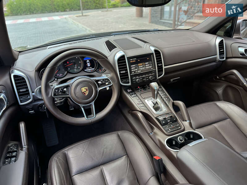 Позашляховик / Кросовер Porsche Cayenne 2015 в Києві