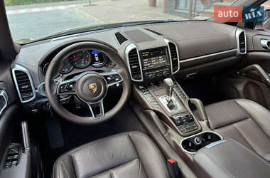 Внедорожник / Кроссовер Porsche Cayenne 2015 в 