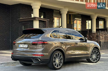 Внедорожник / Кроссовер Porsche Cayenne 2015 в 