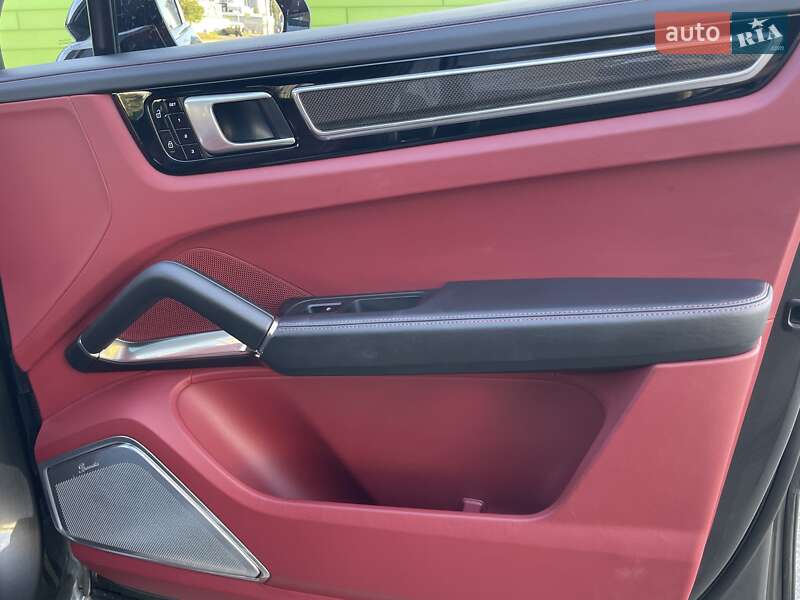Позашляховик / Кросовер Porsche Cayenne 2019 в Києві