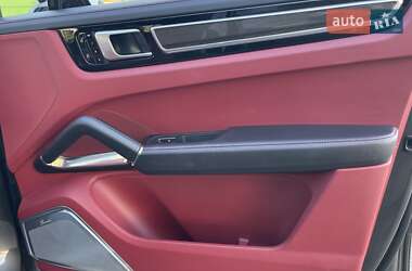 Внедорожник / Кроссовер Porsche Cayenne 2019 в 