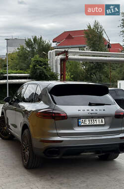 Внедорожник / Кроссовер Porsche Cayenne 2015 в 