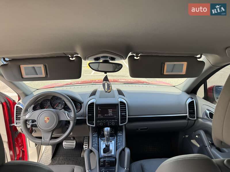 Внедорожник / Кроссовер Porsche Cayenne 2013 в Черновцах
