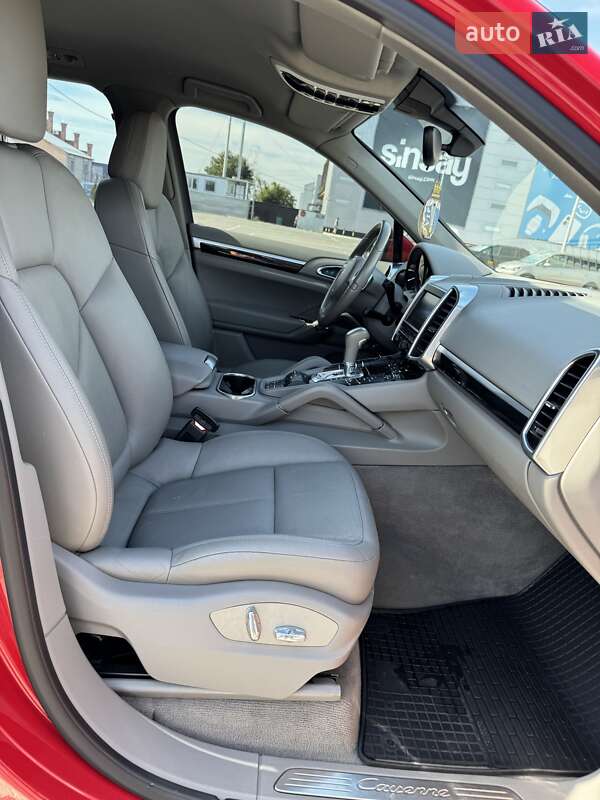 Внедорожник / Кроссовер Porsche Cayenne 2013 в Черновцах