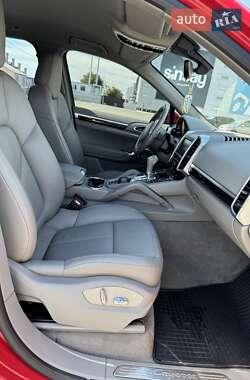 Внедорожник / Кроссовер Porsche Cayenne 2013 в 
