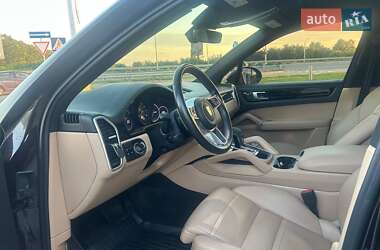 Внедорожник / Кроссовер Porsche Cayenne 2018 в 