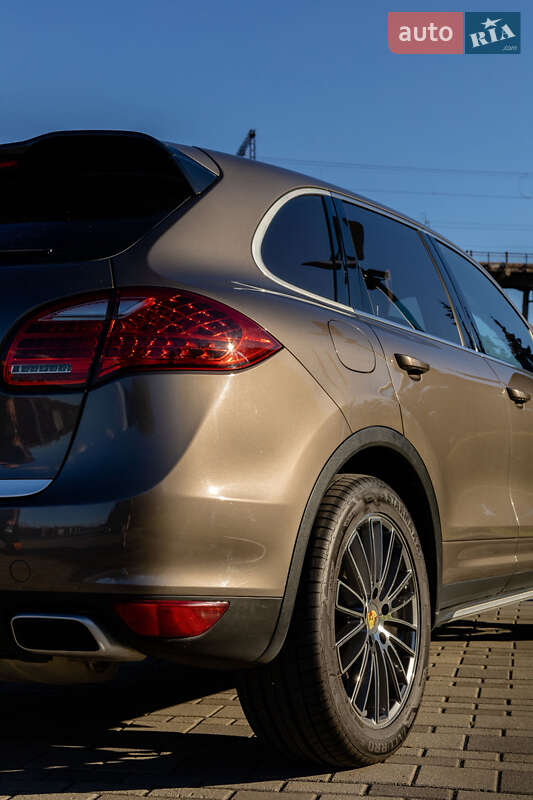 Внедорожник / Кроссовер Porsche Cayenne 2012 в Днепре