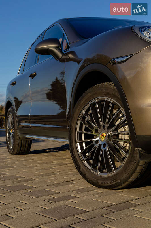 Внедорожник / Кроссовер Porsche Cayenne 2012 в Днепре
