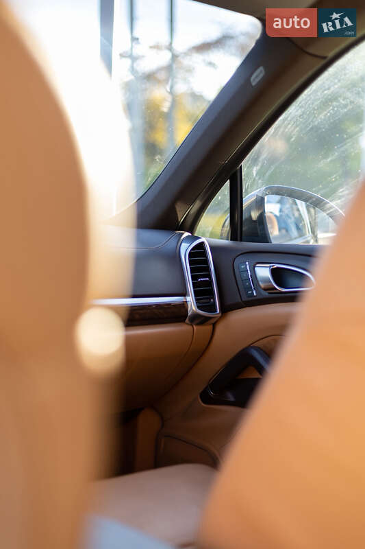 Внедорожник / Кроссовер Porsche Cayenne 2012 в Днепре