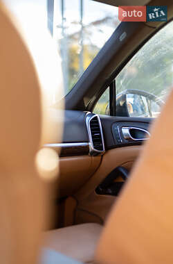 Внедорожник / Кроссовер Porsche Cayenne 2012 в 