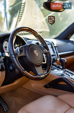 Внедорожник / Кроссовер Porsche Cayenne 2012 в 