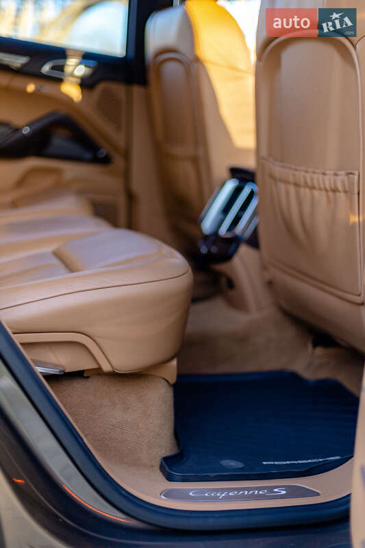 Внедорожник / Кроссовер Porsche Cayenne 2012 в Днепре