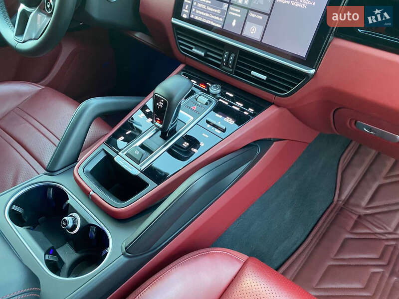 Внедорожник / Кроссовер Porsche Cayenne 2020 в Киеве