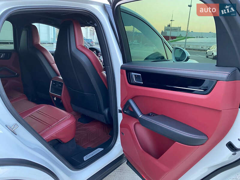 Внедорожник / Кроссовер Porsche Cayenne 2020 в Киеве