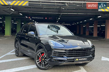 Внедорожник / Кроссовер Porsche Cayenne 2018 в 