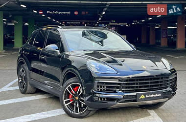Внедорожник / Кроссовер Porsche Cayenne 2018 в 