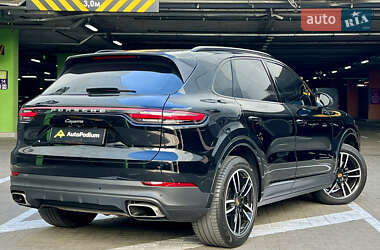 Внедорожник / Кроссовер Porsche Cayenne 2018 в 