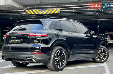 Внедорожник / Кроссовер Porsche Cayenne 2018 в 