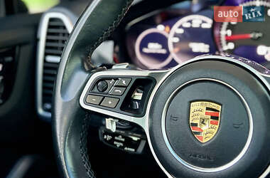 Внедорожник / Кроссовер Porsche Cayenne 2018 в 
