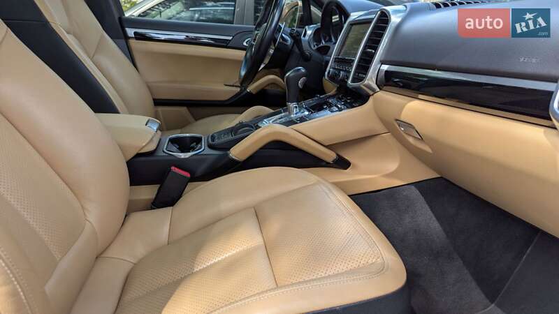 Внедорожник / Кроссовер Porsche Cayenne 2015 в Киеве
