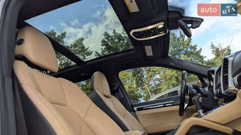 Внедорожник / Кроссовер Porsche Cayenne 2015 в Киеве