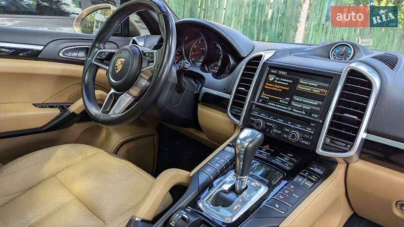 Внедорожник / Кроссовер Porsche Cayenne 2015 в Киеве