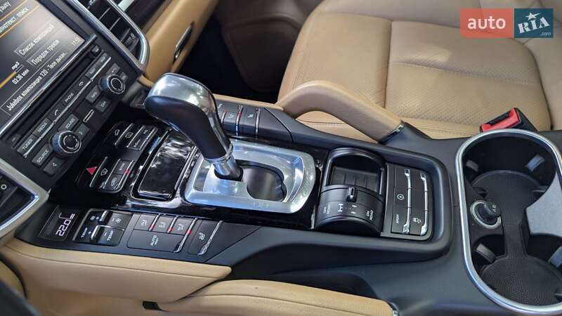 Внедорожник / Кроссовер Porsche Cayenne 2015 в Киеве