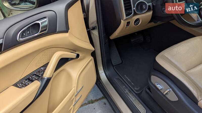 Внедорожник / Кроссовер Porsche Cayenne 2015 в Киеве
