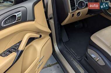Позашляховик / Кросовер Porsche Cayenne 2015 в 