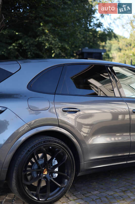 Позашляховик / Кросовер Porsche Cayenne 2018 в Ужгороді
