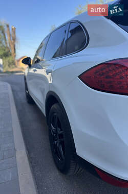 Позашляховик / Кросовер Porsche Cayenne 2013 в 