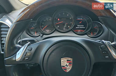 Внедорожник / Кроссовер Porsche Cayenne 2010 в 
