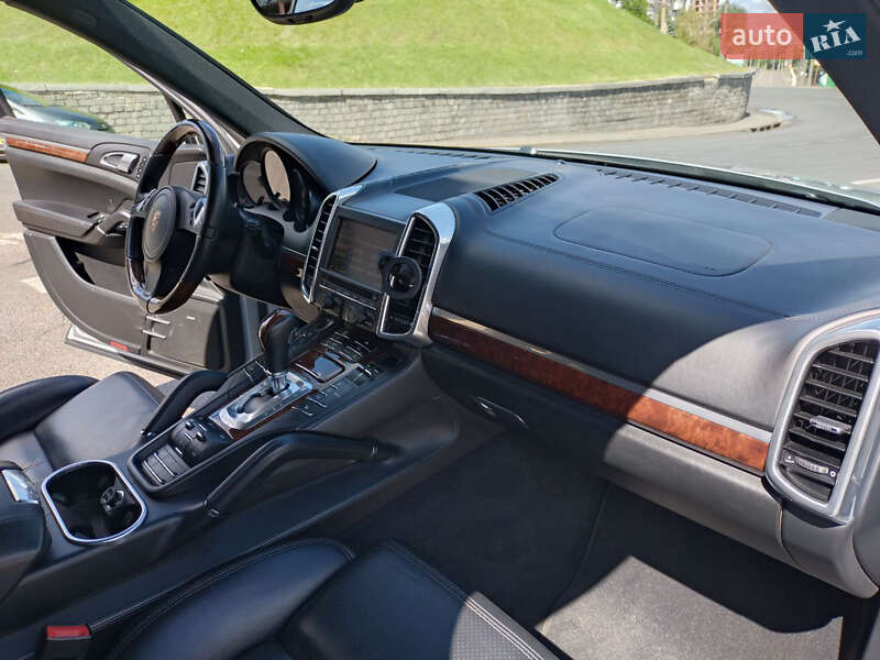 Внедорожник / Кроссовер Porsche Cayenne 2010 в Днепре