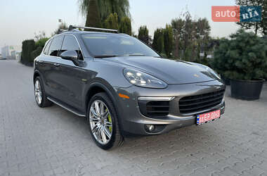 Позашляховик / Кросовер Porsche Cayenne 2015 в Луцьку