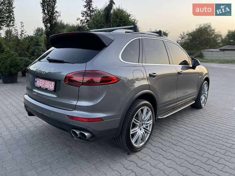 Внедорожник / Кроссовер Porsche Cayenne 2015 в Луцке