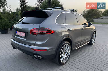 Внедорожник / Кроссовер Porsche Cayenne 2015 в 