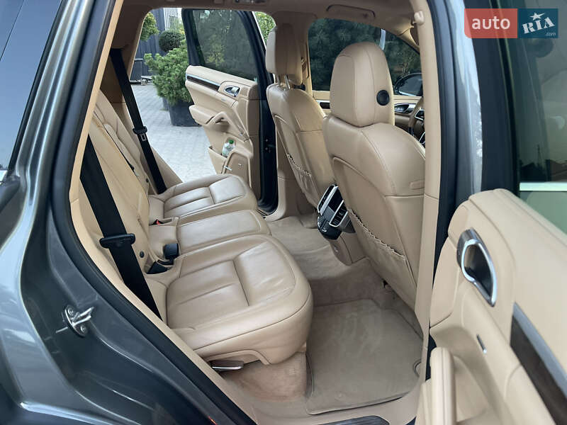 Внедорожник / Кроссовер Porsche Cayenne 2015 в Луцке