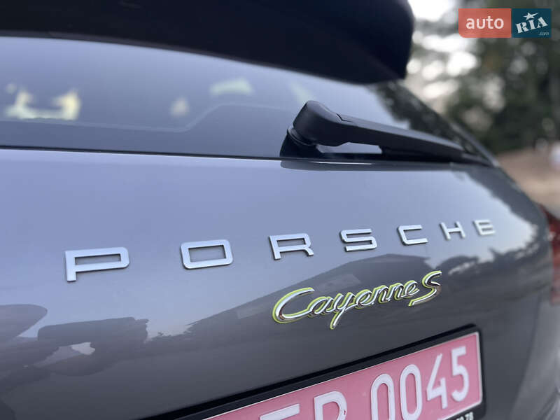 Внедорожник / Кроссовер Porsche Cayenne 2015 в Луцке