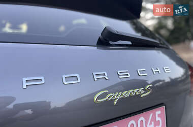 Внедорожник / Кроссовер Porsche Cayenne 2015 в 
